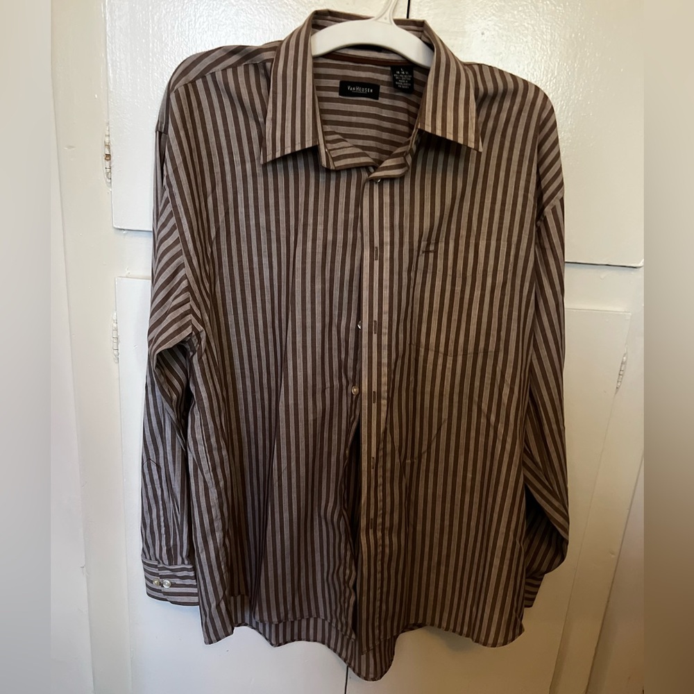 Van Heusen Button Down L